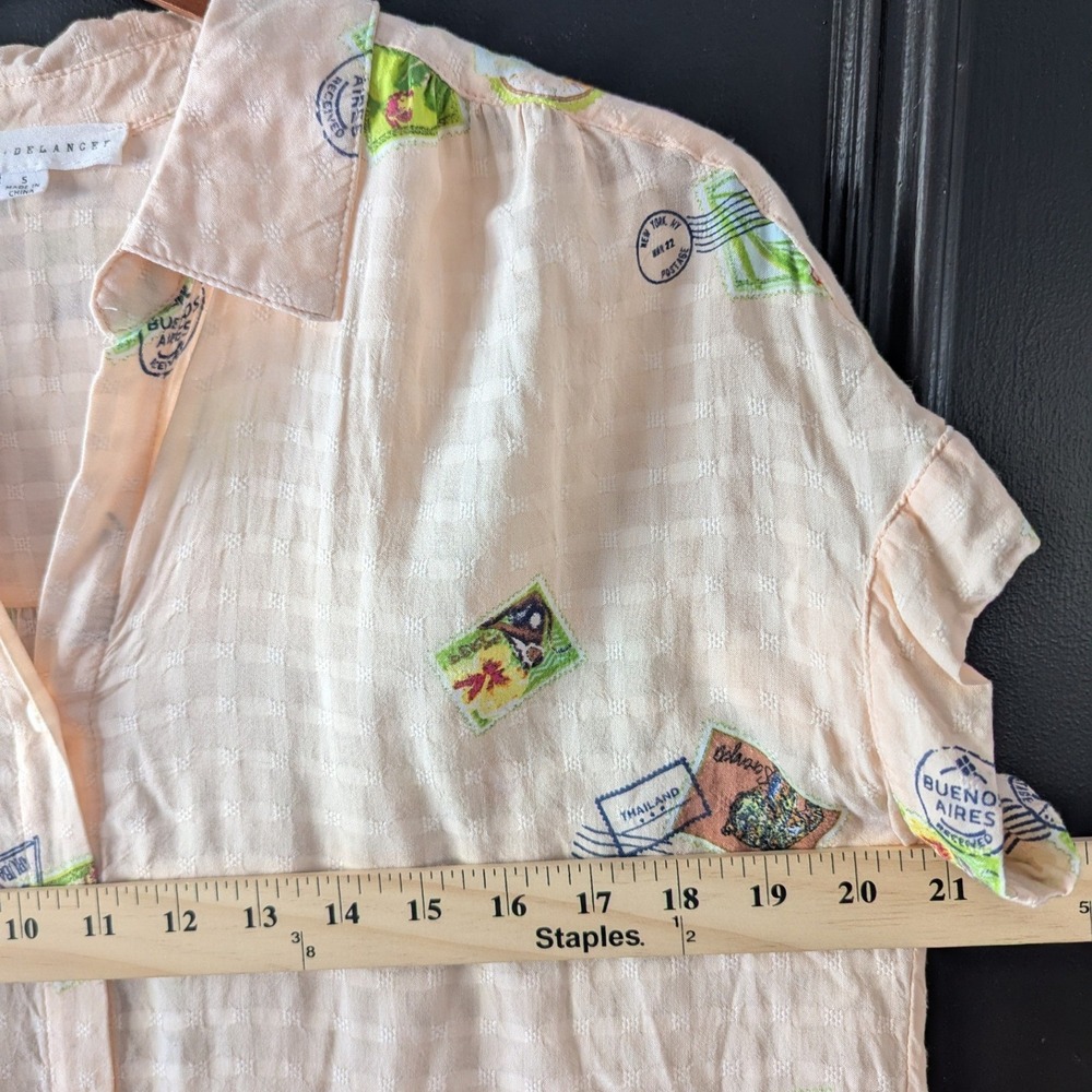 Jane + Delancey Peach Postage Stamp Print‎ Button Up Short Sleeve Women's Blouse - Picture 4 of 7